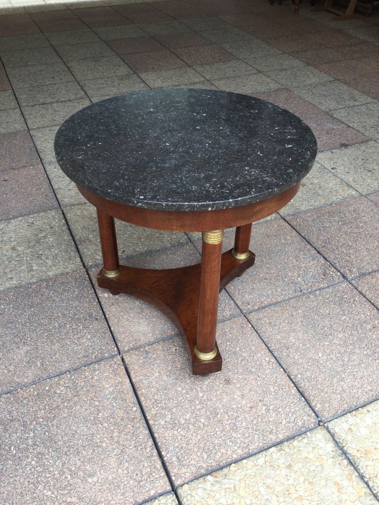 Table basse ronde de style Empire