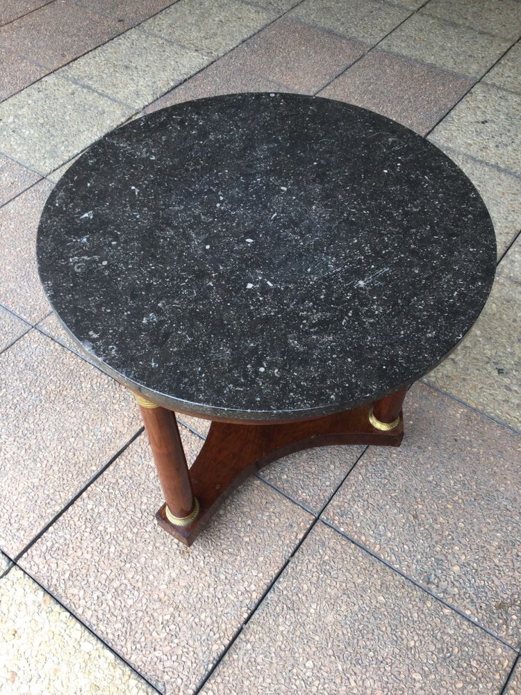 Table basse ronde de style Empire