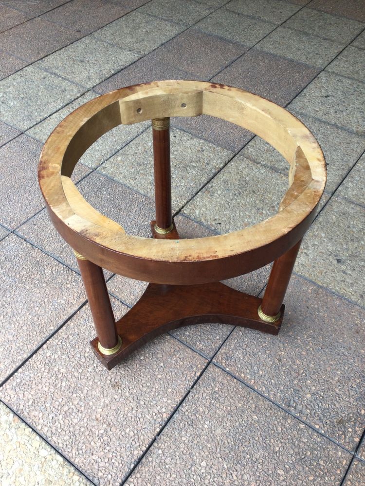 Table basse ronde de style Empire