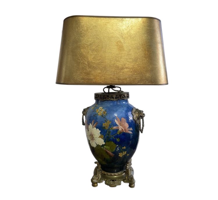 Lampe en faïence à décor de fleurs 