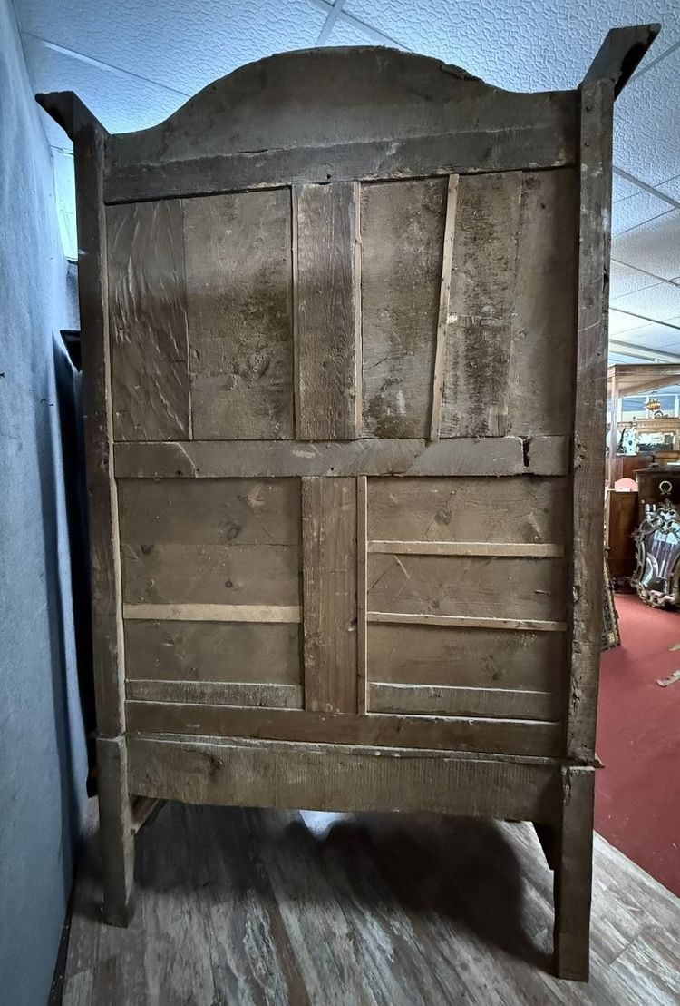 Provenzalischer Schrank aus Nussbaumholz aus der Zeit Ludwigs XV