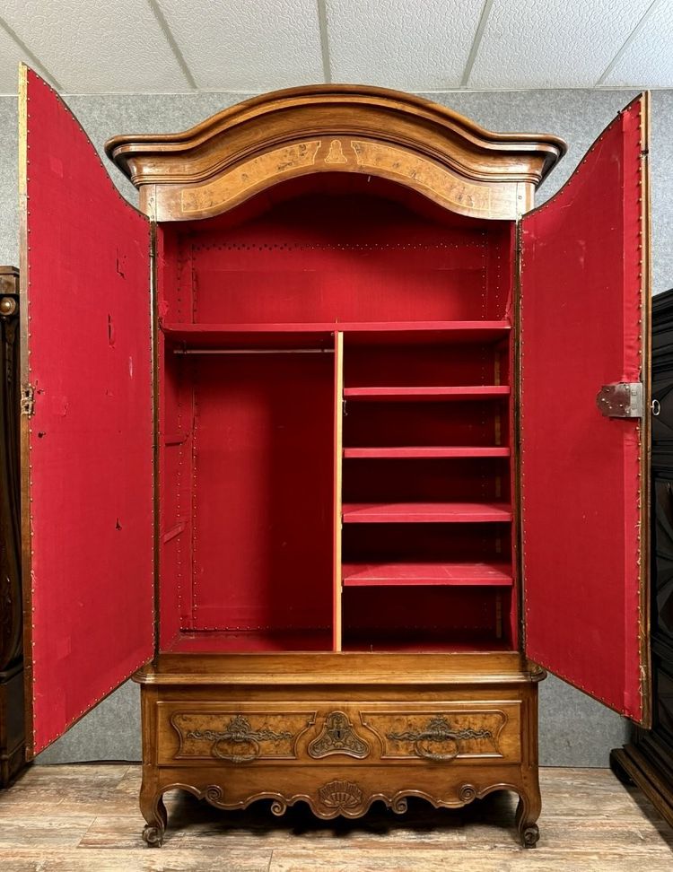 Provenzalischer Schrank aus Nussbaumholz aus der Zeit Ludwigs XV