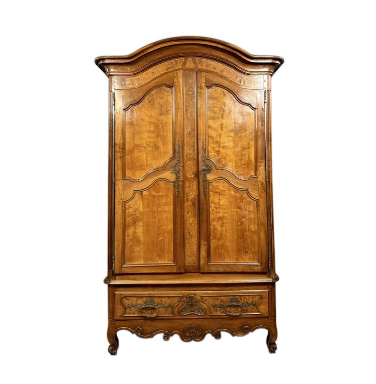 Provenzalischer Schrank aus Nussbaumholz aus der Zeit Ludwigs XV