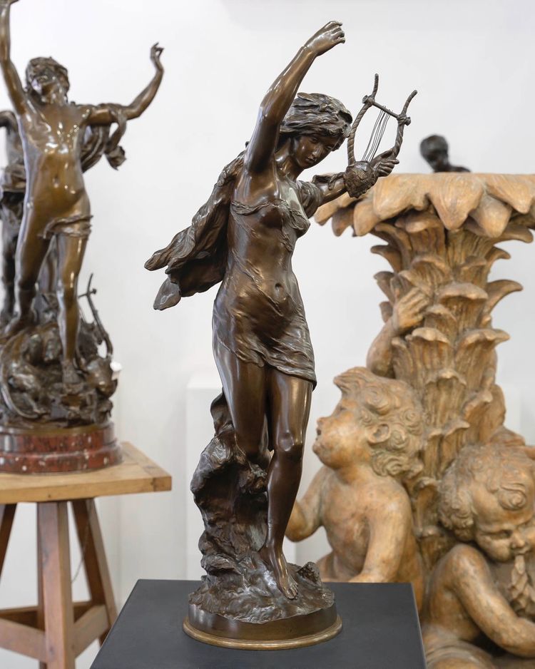Sculpture - Elegant Woman With A Lyre , Mathurin Moreau (1822-1912) - Bronze