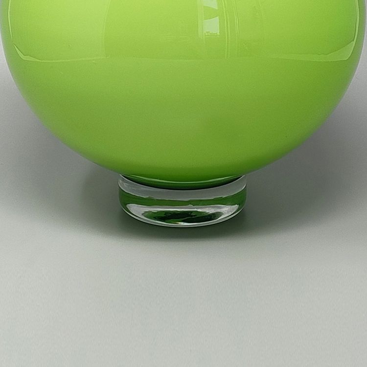 Magnifique vase vert des années 1970 par Ind. Vetraria Valdarnese. Fabriqué en Italie.