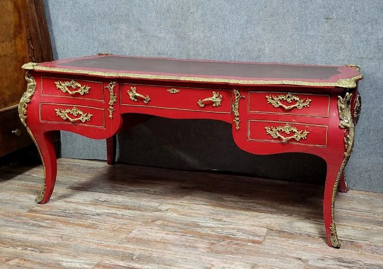 Large Louis XV Style Curved Center Desk In Red Lacquer And Gilded Bronze
