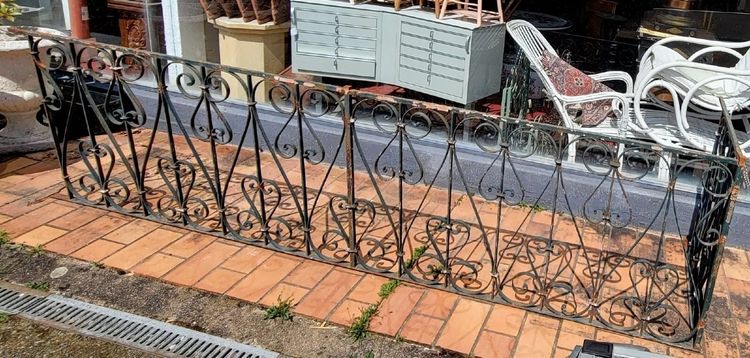 Balaustra molto grande con ritorno in ferro battuto