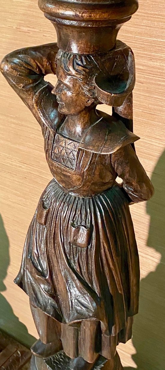 Sellette sen Eiche, die ein bretonisches Paar darstellt