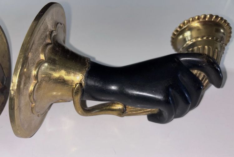 Maison JANSEN Paire d'appliques en bronze doré polychrome, mains et cornes d’abondance