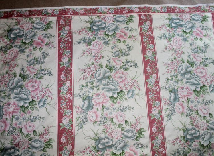 4 curtains with floral decoration in wide pink bands in Louis XVI style
