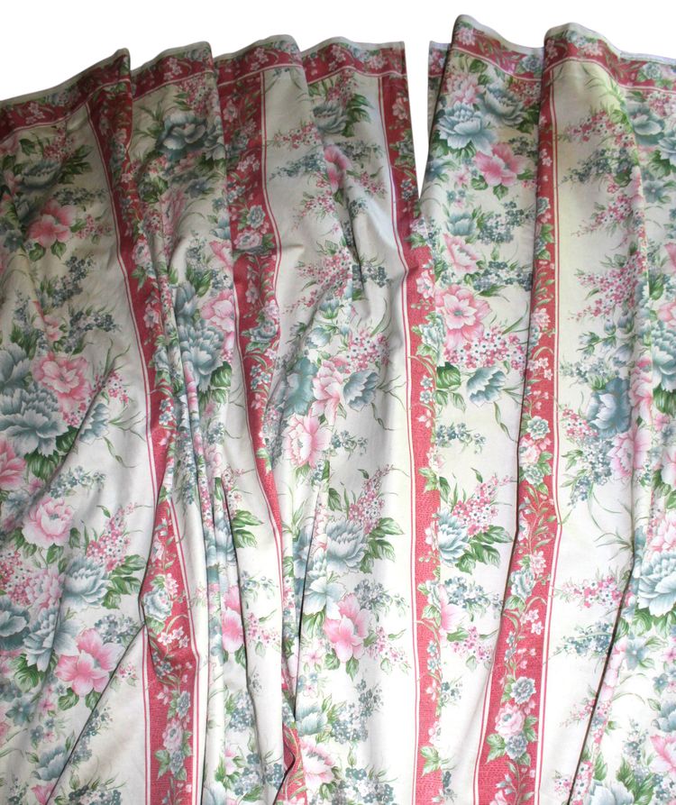 4 curtains with floral decoration in wide pink bands in Louis XVI style