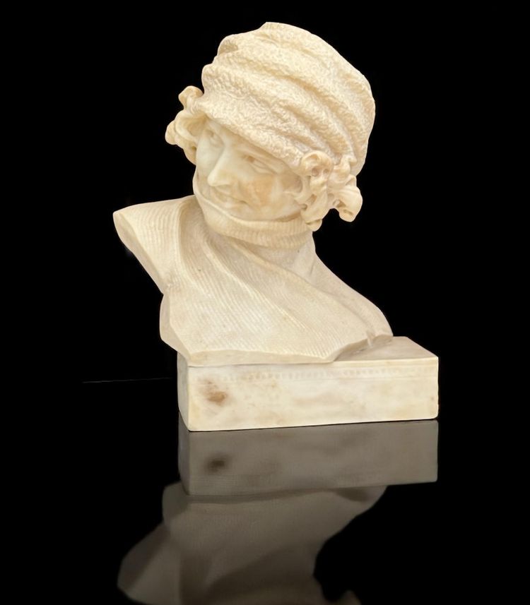 ALABASTER SCULPTURE FROM THE 1930S REPRESENTING A PORTRAIT OF A WOMAN WITH A HAT