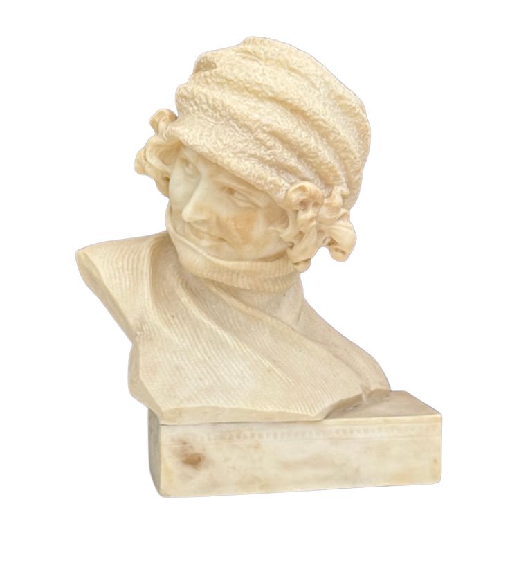ALABASTER SCULPTURE FROM THE 1930S REPRESENTING A PORTRAIT OF A WOMAN WITH A HAT