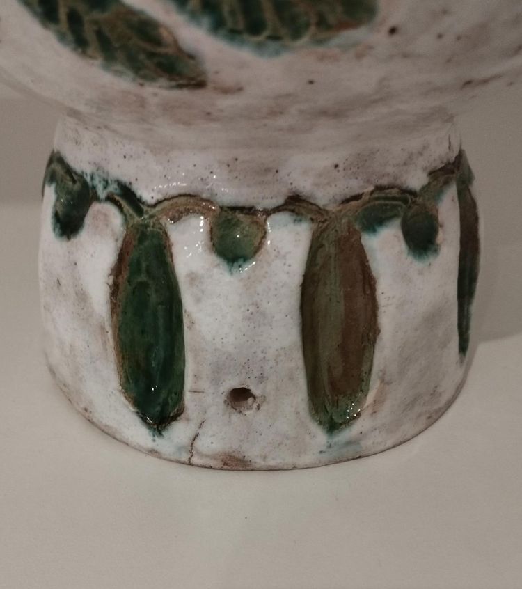 Ceramic lamp base with its sacrificed decoration