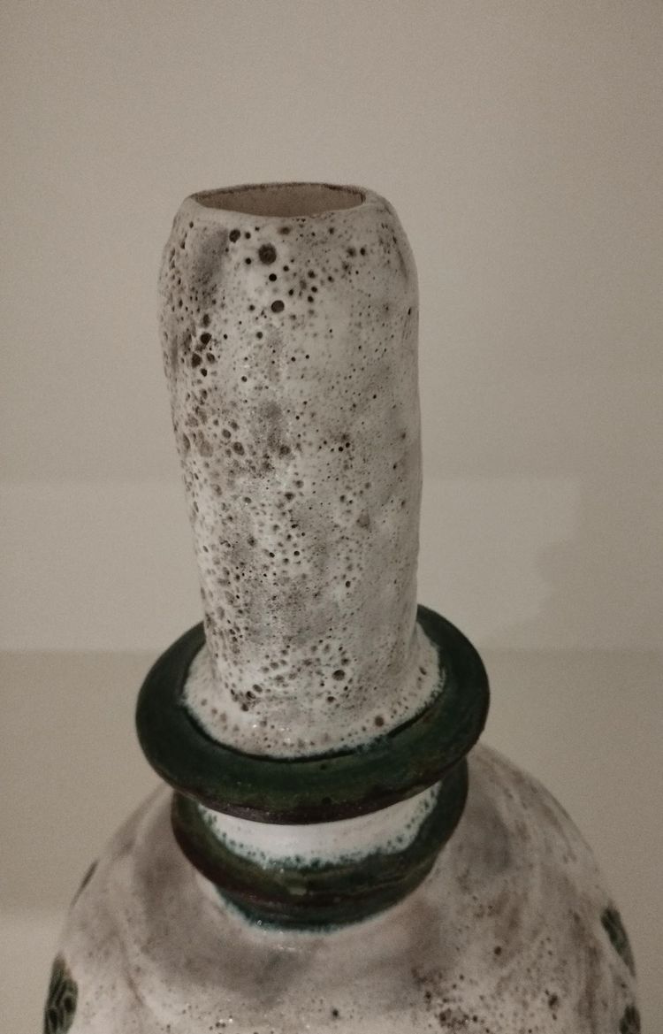Ceramic lamp base with its sacrificed decoration