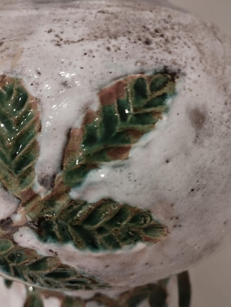 Ceramic lamp base with its sacrificed decoration