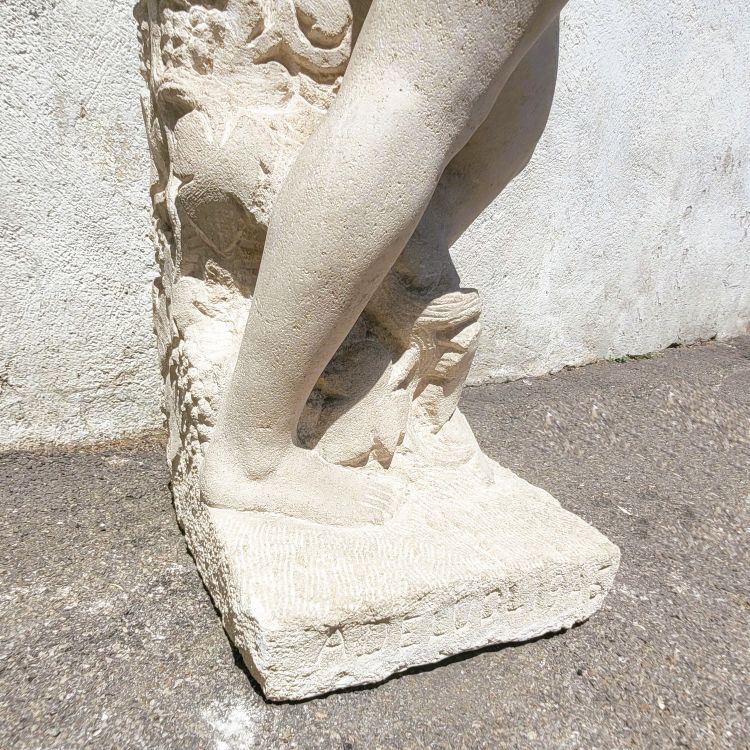 André Deluol, Uomo in piedi, scultura in pietra, XX secolo