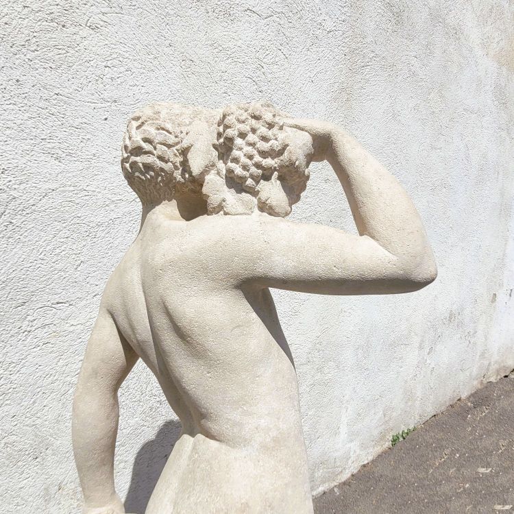André Deluol, Uomo in piedi, scultura in pietra, XX secolo