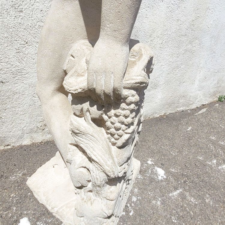 André Deluol, Uomo in piedi, scultura in pietra, XX secolo