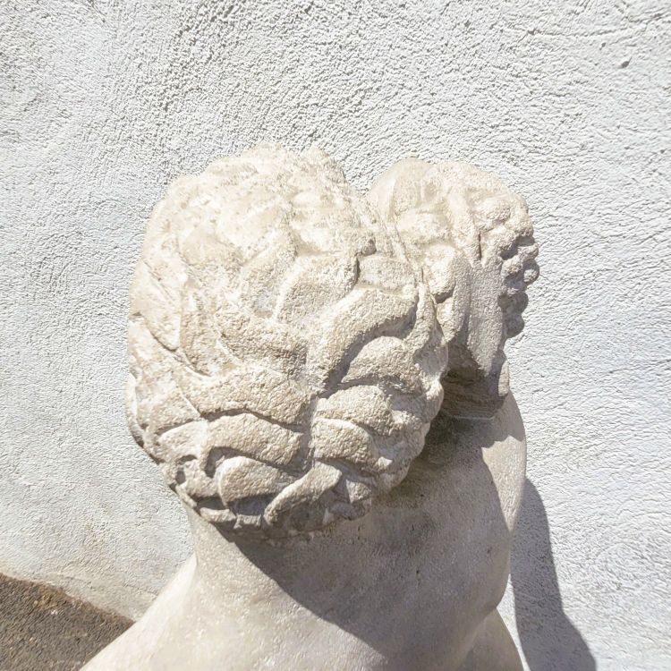André Deluol, Uomo in piedi, scultura in pietra, XX secolo