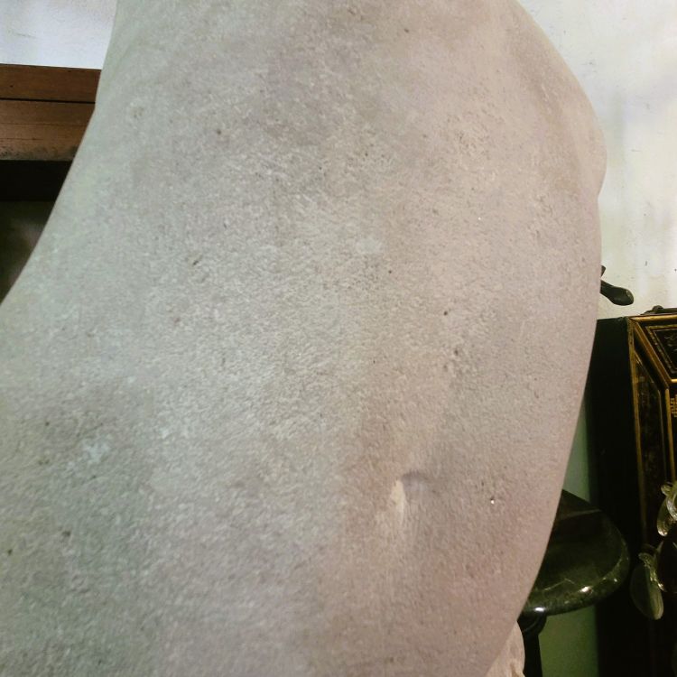 André Deluol, Uomo in piedi, scultura in pietra, XX secolo