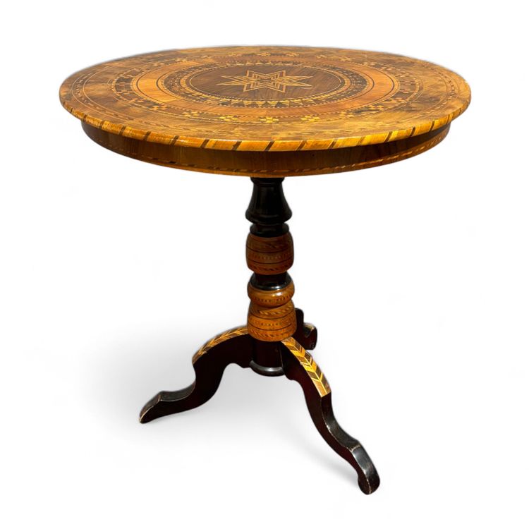 Table basse antique incrustée de Sorrente