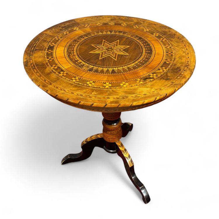 Table basse antique incrustée de Sorrente
