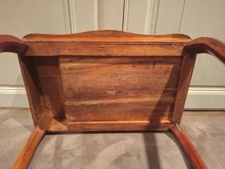 Louis XV desk table in cherry wood from the 18th century.