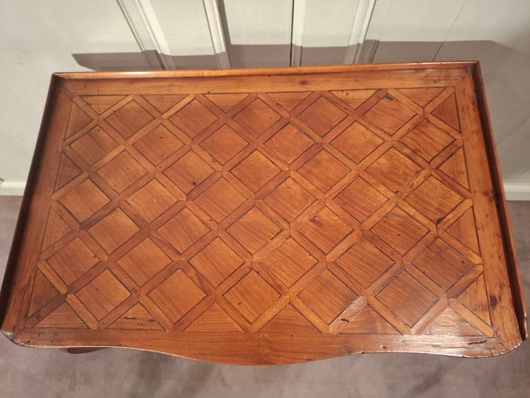 Louis XV desk table in cherry wood from the 18th century.