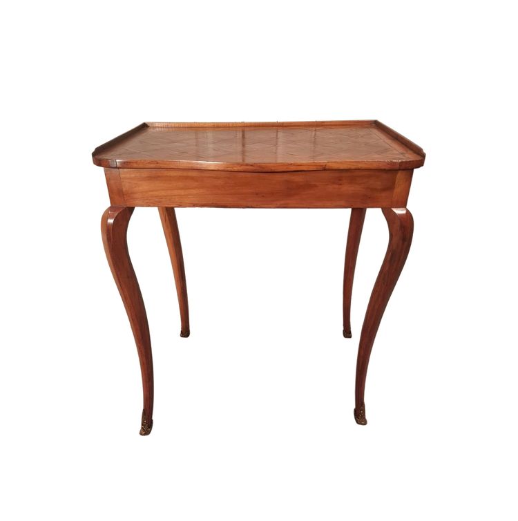 Louis XV desk table in cherry wood from the 18th century.