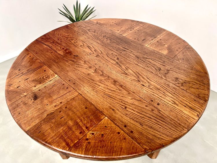 Table ronde en chêne massif – Pièce unique, circa 1900