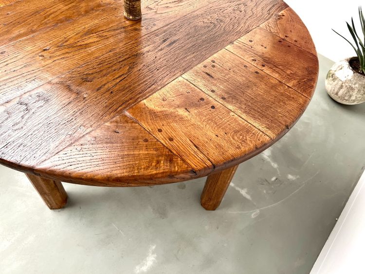 Table ronde en chêne massif – Pièce unique, circa 1900