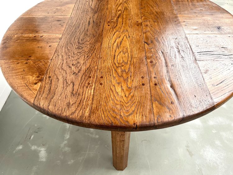 Table ronde en chêne massif – Pièce unique, circa 1900