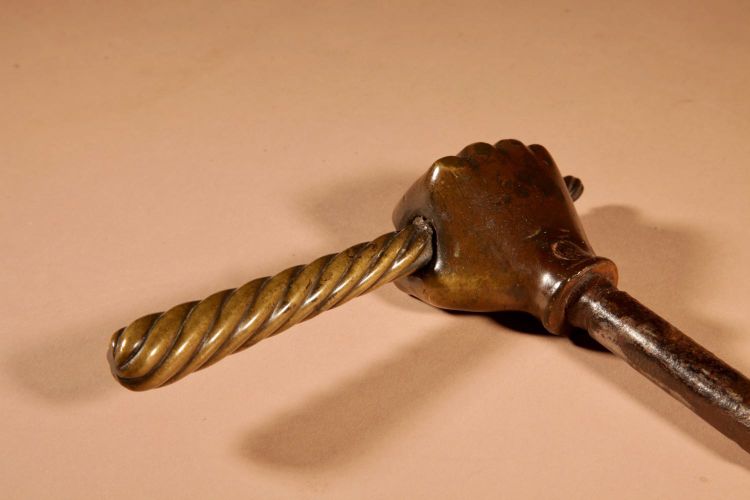 Sehr seltener einfacher Türgriff/Schloss aus Bronze, 17./18. Jahrhundert.