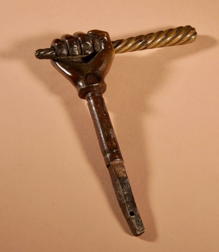 Sehr seltener einfacher Türgriff/Schloss aus Bronze, 17./18. Jahrhundert.