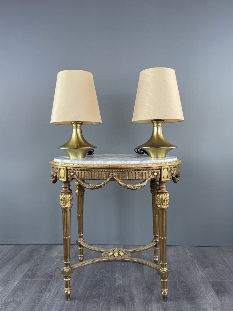 Coppia di lampade in ottone, design modernista, XX secolo