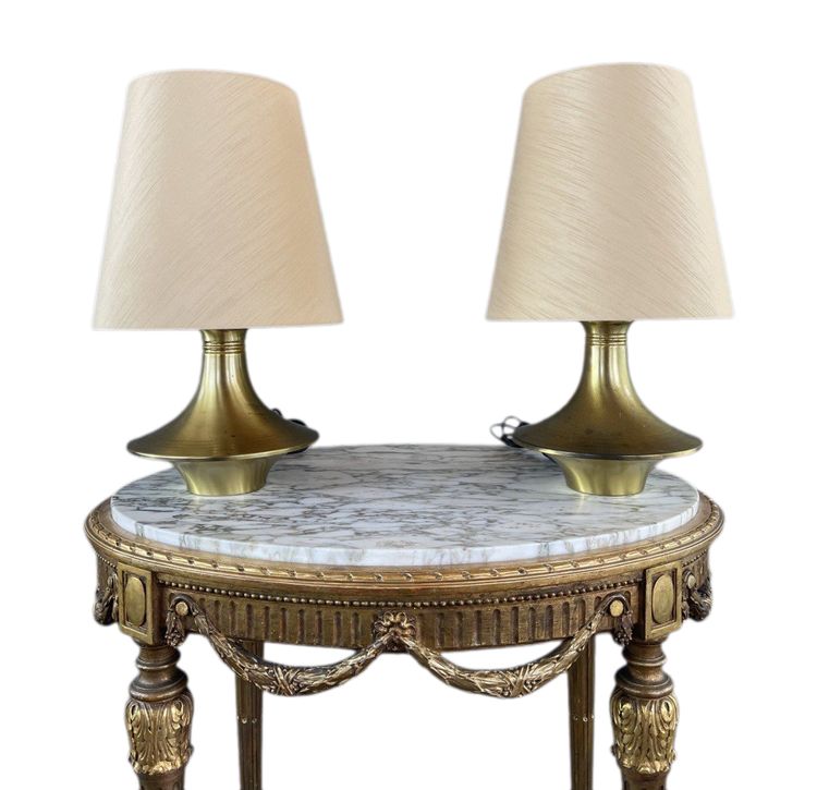 Coppia di lampade in ottone, design modernista, XX secolo