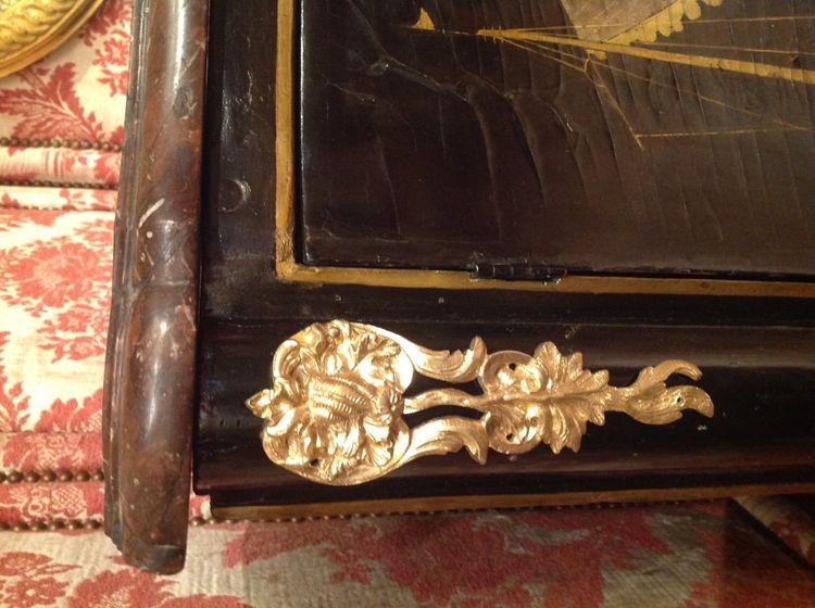 Rare Encoignure En Laque Européenne à Décor De Pagodes Et Jardin Chinois époque Louis XV 