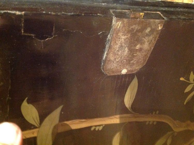 Rare Encoignure En Laque Européenne à Décor De Pagodes Et Jardin Chinois époque Louis XV 