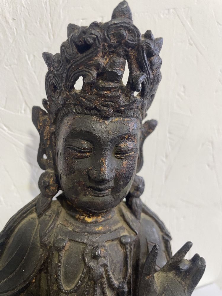 Statua raffigurante Avalikiteshvara seduto a padmasama, periodo Ming (XVII)