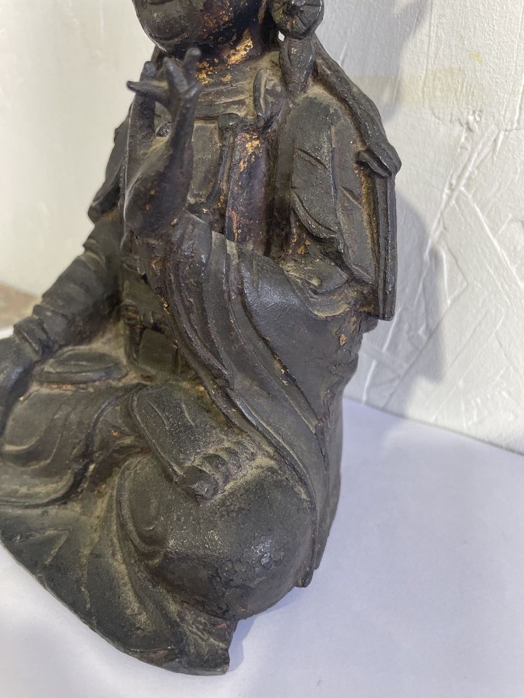 Statua raffigurante Avalikiteshvara seduto a padmasama, periodo Ming (XVII)