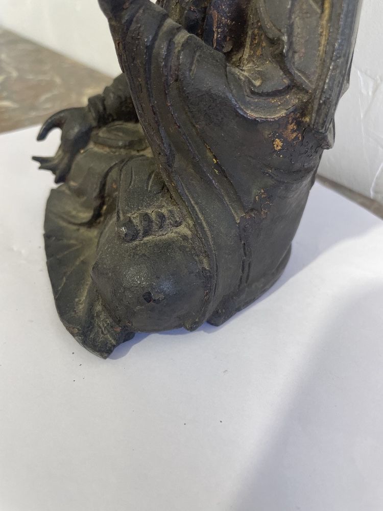 Statua raffigurante Avalikiteshvara seduto a padmasama, periodo Ming (XVII)