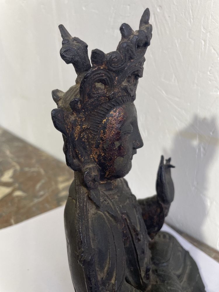 Statua raffigurante Avalikiteshvara seduto a padmasama, periodo Ming (XVII)