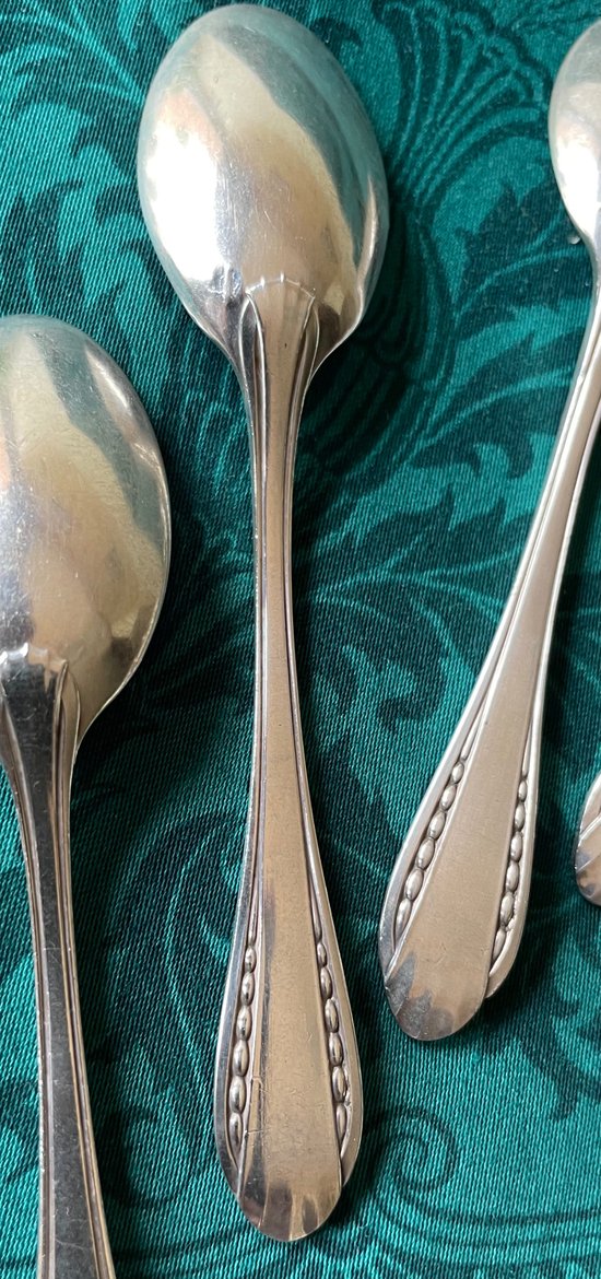 10 art deco teaspoons.
