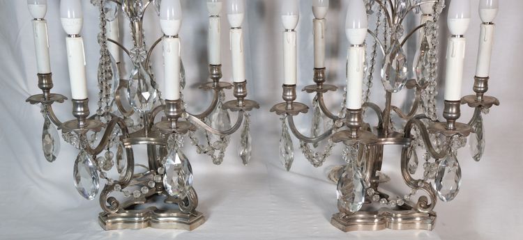 Coppia di candelabri in bronzo argentato, fine XIX secolo