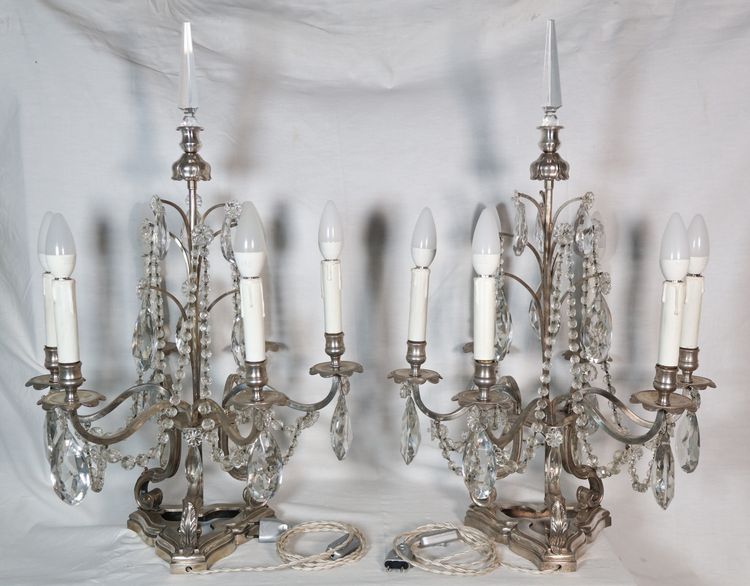 Coppia di candelabri in bronzo argentato, fine XIX secolo