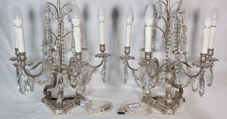 Coppia di candelabri in bronzo argentato, fine XIX secolo