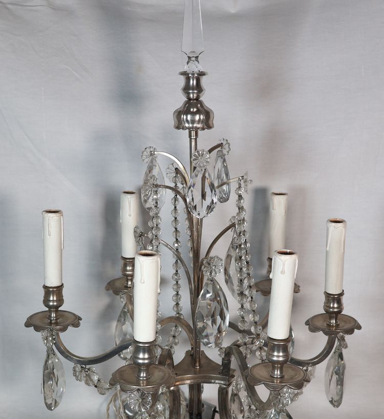 Coppia di candelabri in bronzo argentato, fine XIX secolo