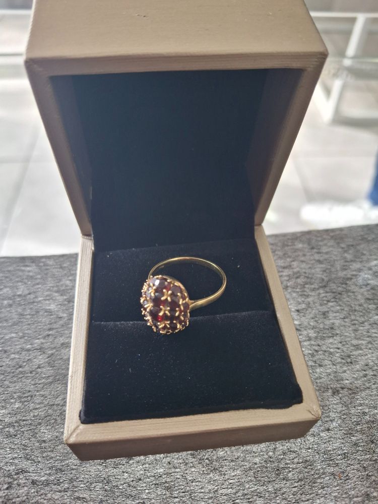 BAGUE or 18k ornée de magnifiques grenats