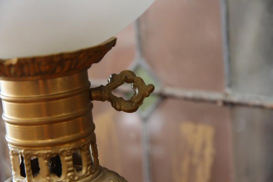 Paire De Lampes à Huile En Céramique à Motifs De Chinoiseries, Verre Et Bronze Doré, XIXe